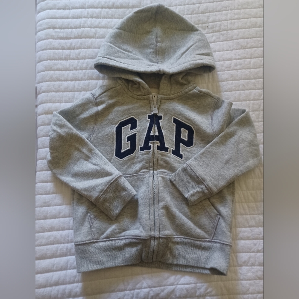 GAP boys full Zip Sweatshirt with hood. Size 4